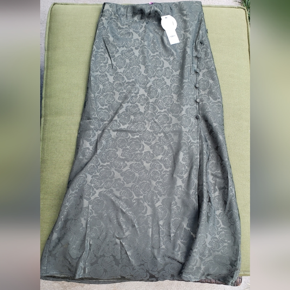 NWT Michaela Satin Blouse and Skirt Set from Francesca - Picture 5 of 6